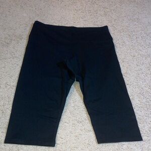 NWOT Black Leggings capris size XL